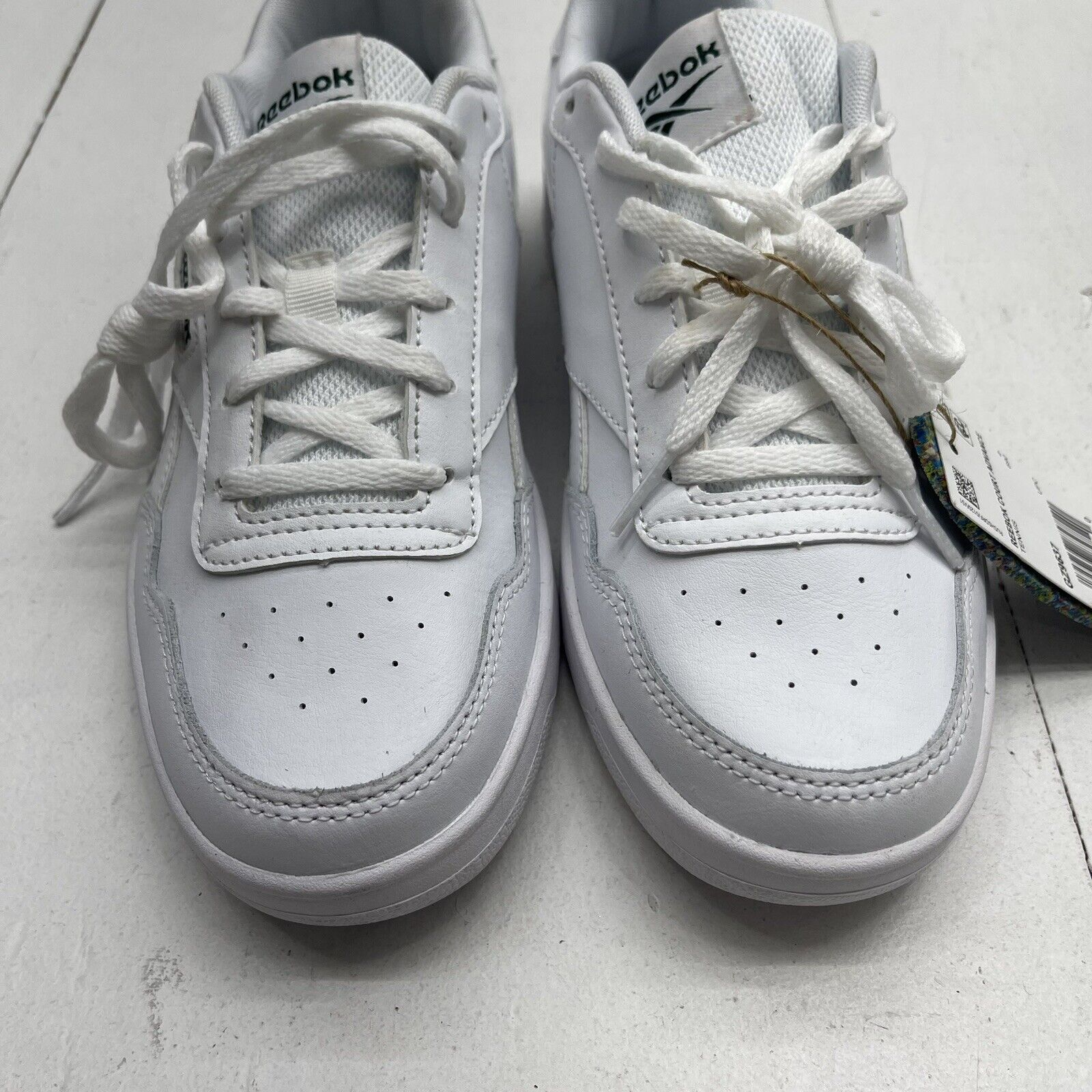 Reebok Court Advance White Sneakers Size 7 Defect - beyond
