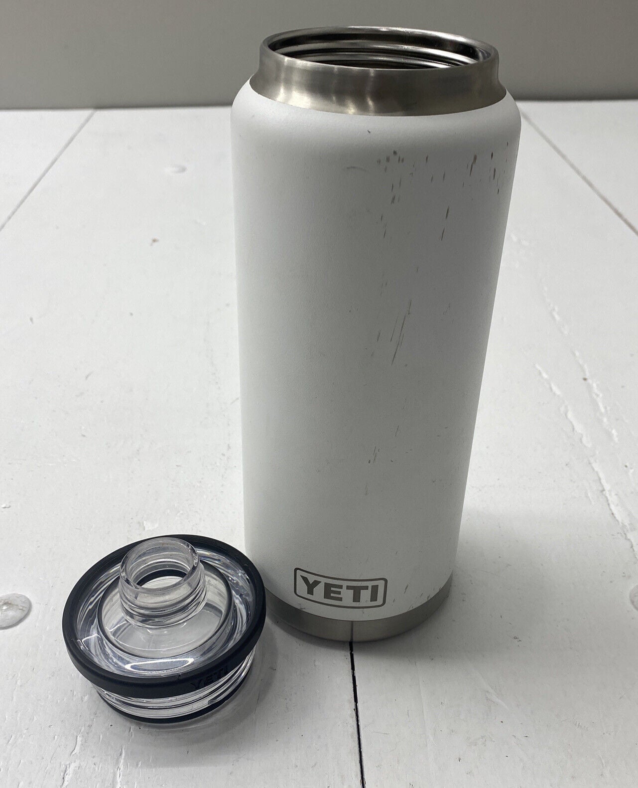 Yeti - 36 oz Rambler Bottle with Chug Cap White