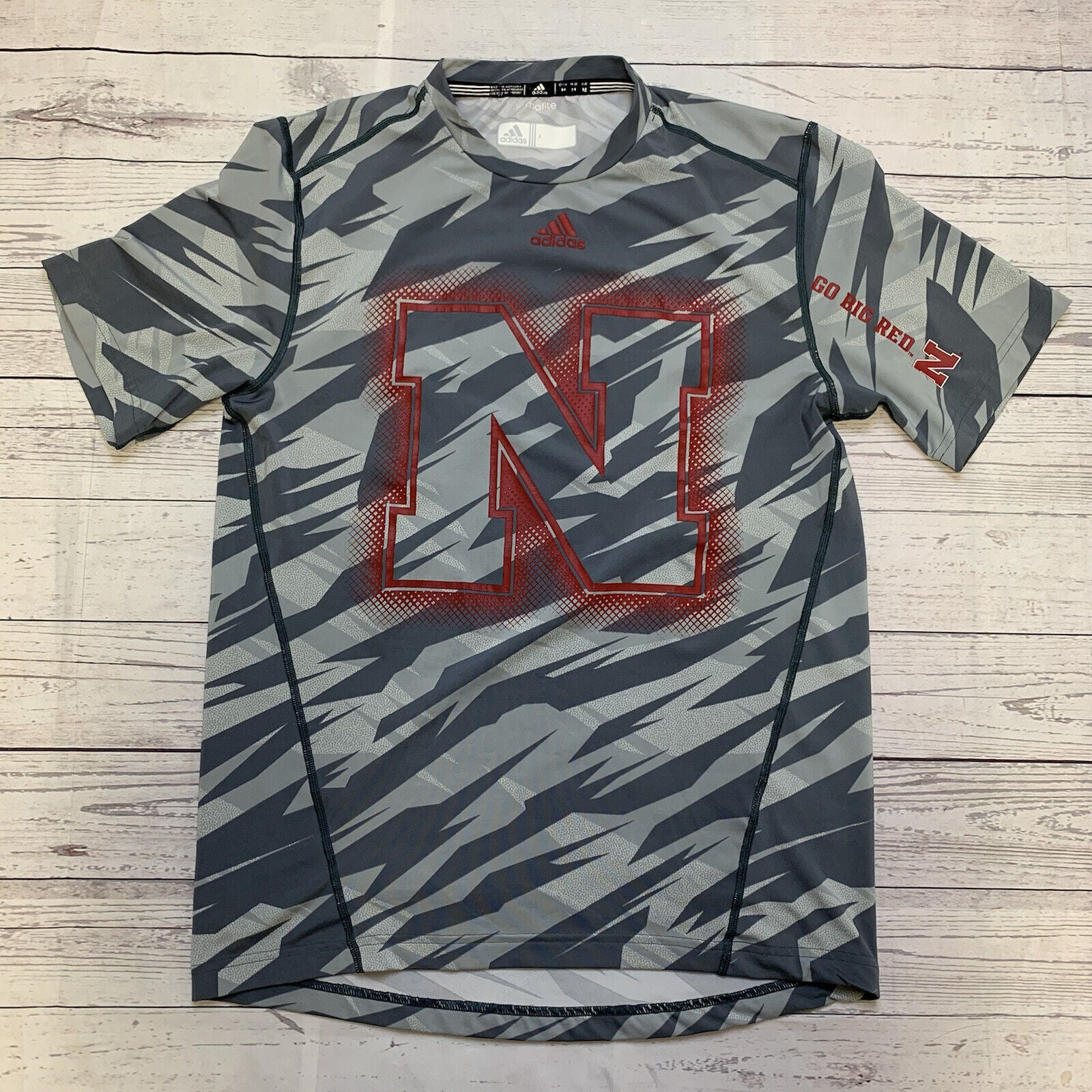 Mens Adidas Nebraska Short Sleeve Shirt Size Medium