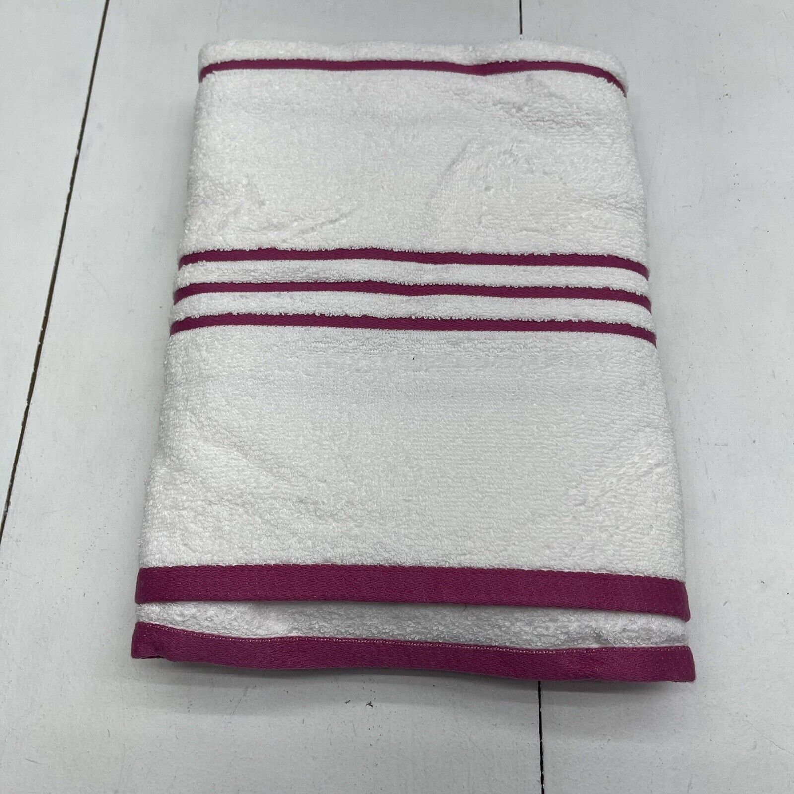 Tommy Hilfiger Modern American Stripe White Raspberry Bath Towel