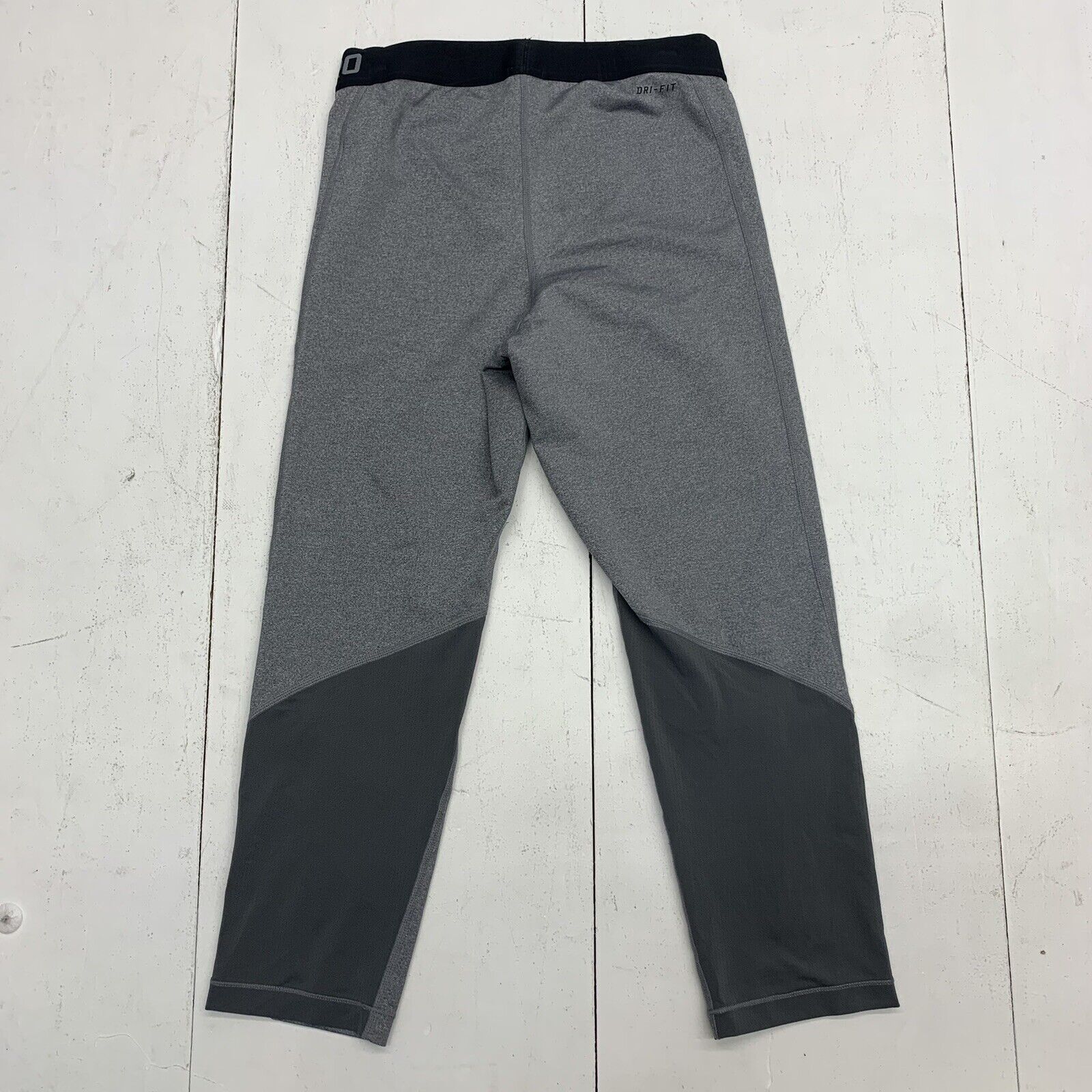 Nike pro womens grey capri leggings size Medium - beyond exchange