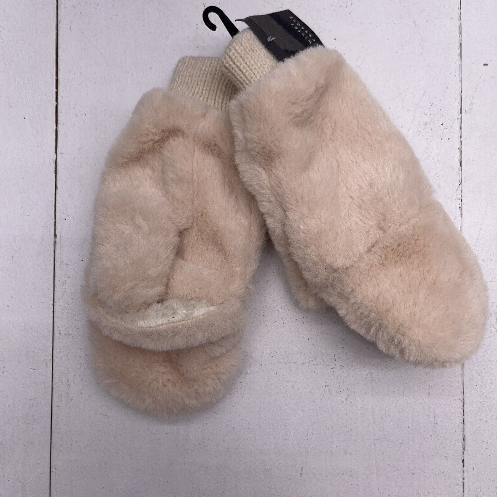 Winter Accessory Beige Faux Fur Mittens Women’s OS New
