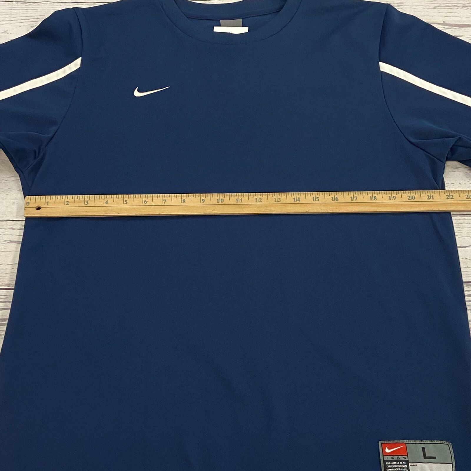 Vintage Nike Blue Athletic Short Sleeve T-Shirt Men Size L - beyond exchange