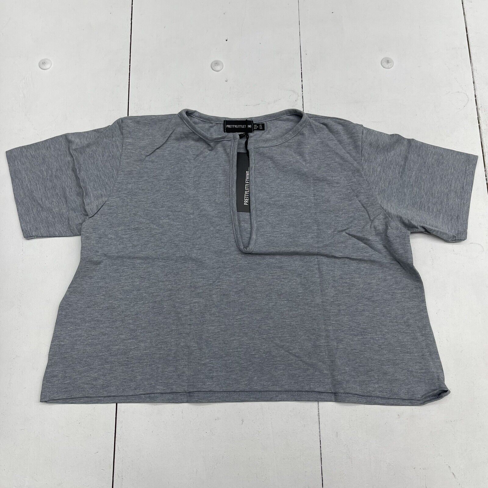 Pretty Little Thing Plus Grey V Neck Crop Tee Women’s Size 14 New