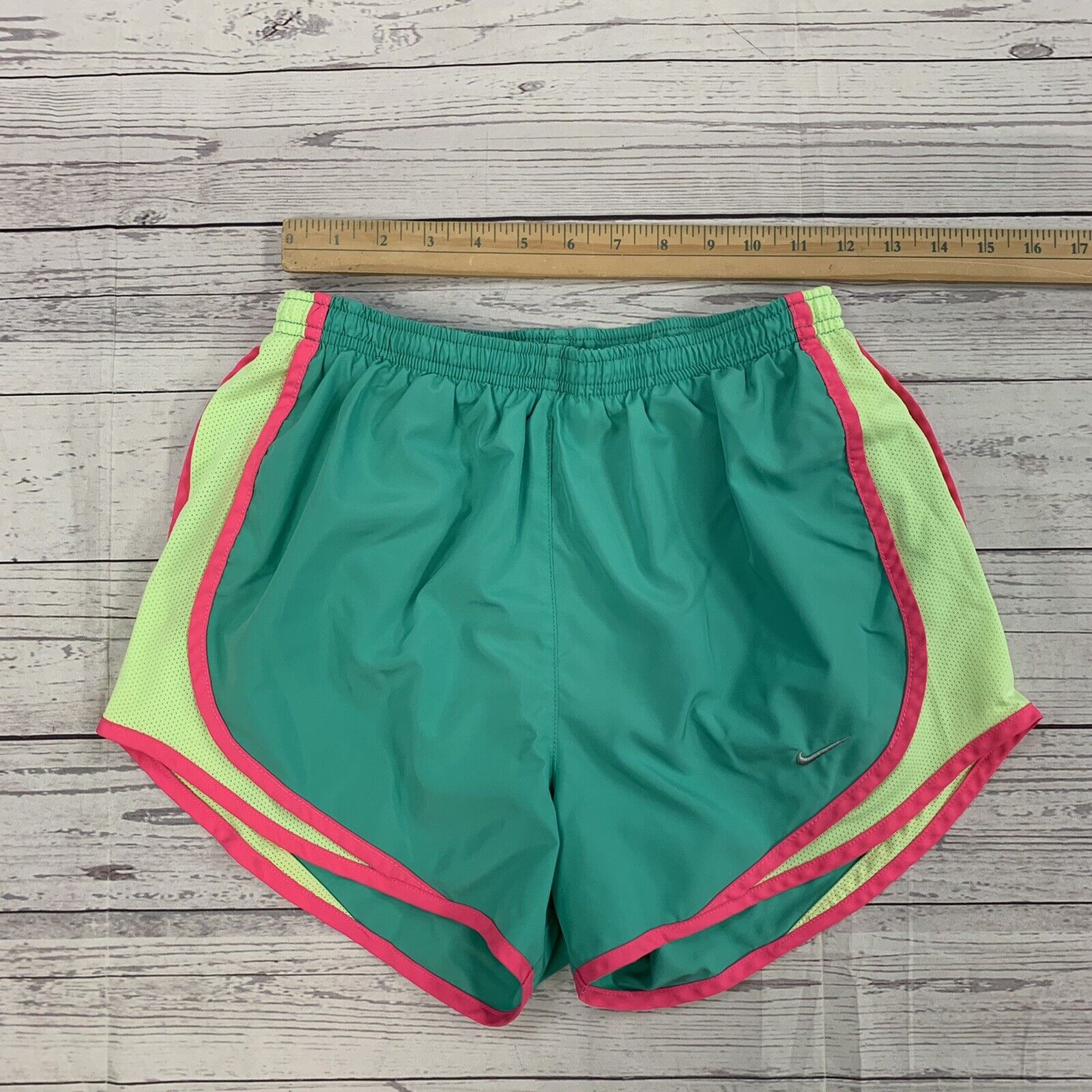 Nike Dri Fit Womens green/pink Athletic Shorts size small - beyond exchange