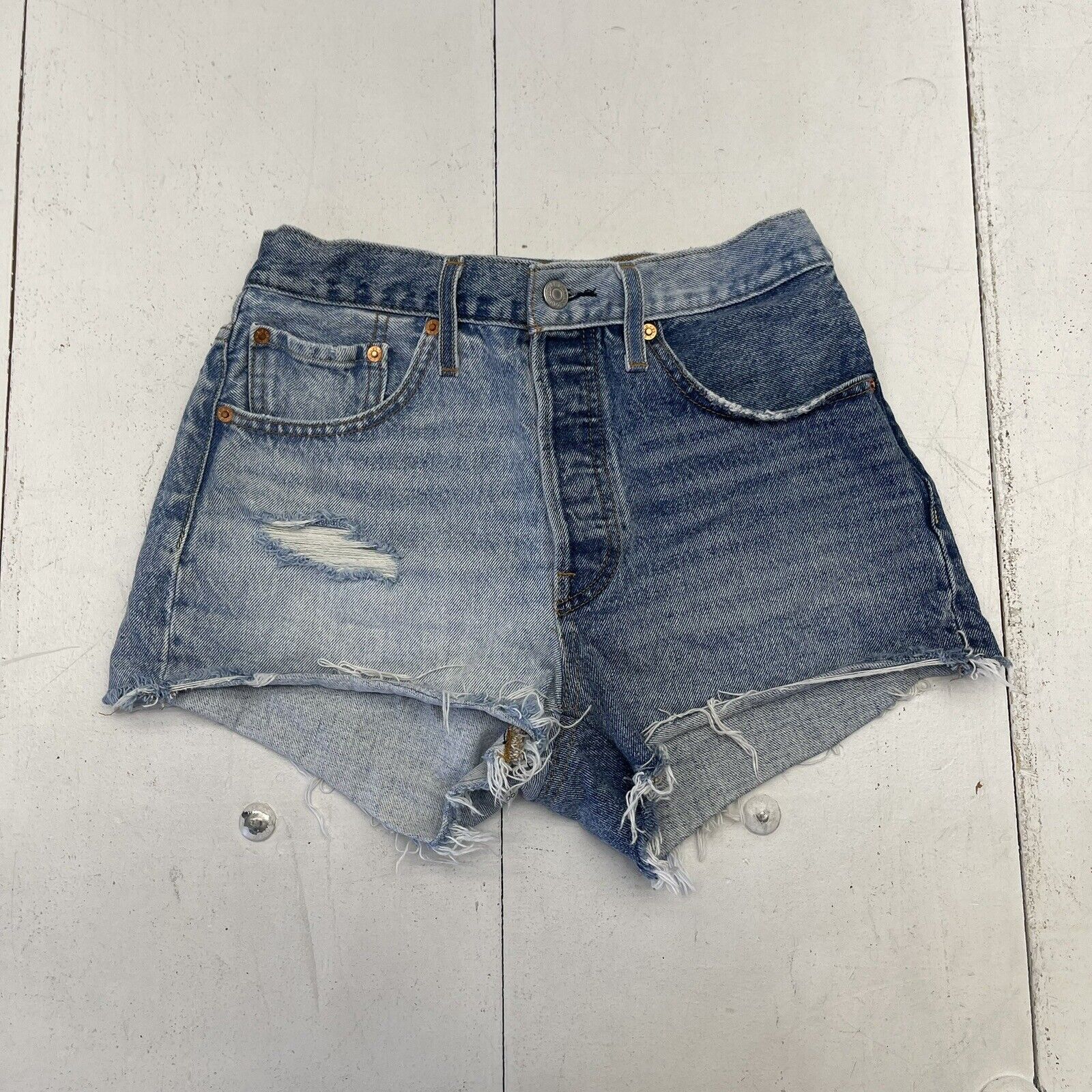 Levi’s 501 Two Tone Blue Denim Cut Off Button Fly Shorts Women’s Size 26