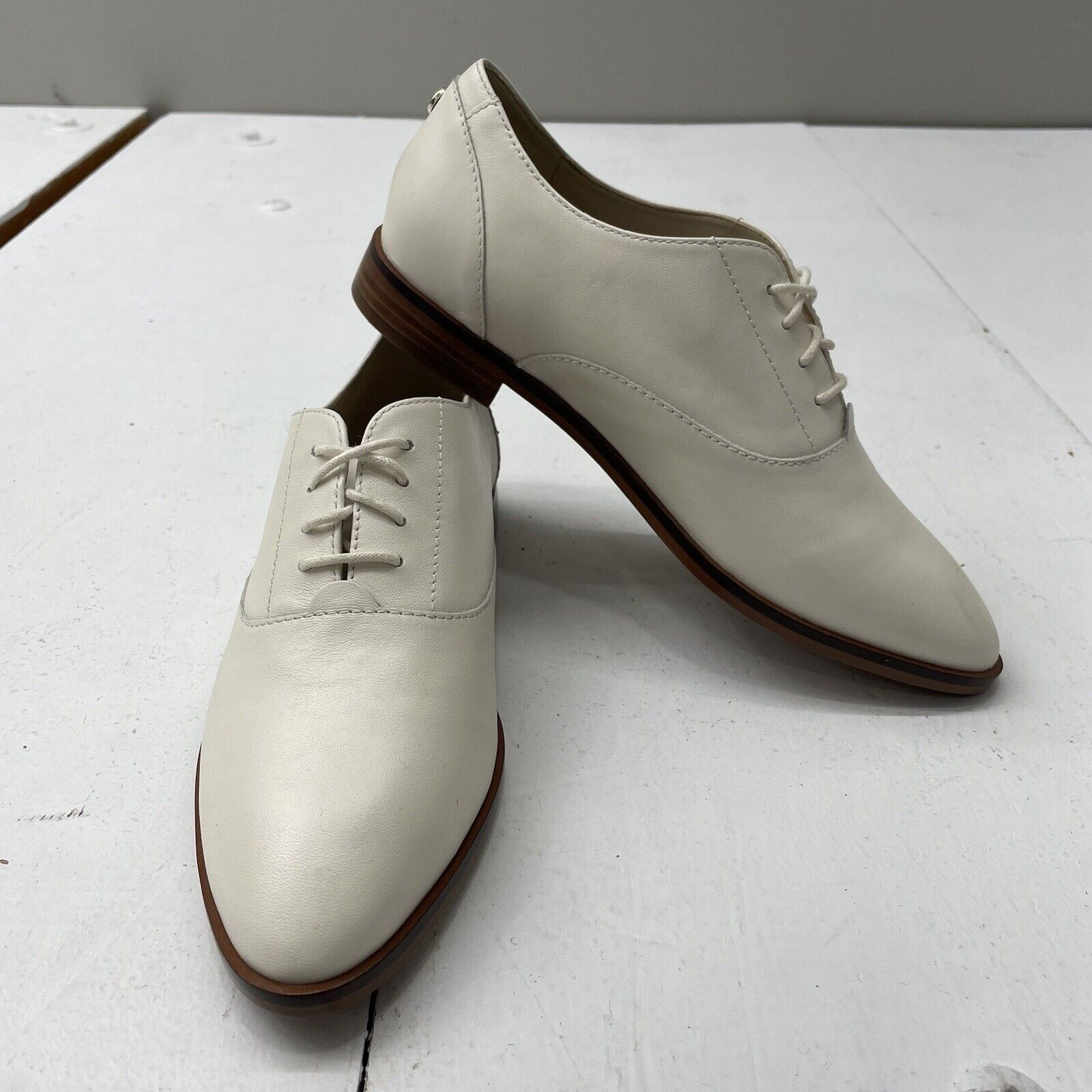 Cole Haan White Modern Classic Oxford Shoes Lace Up Womens Size 5.5 B NEW