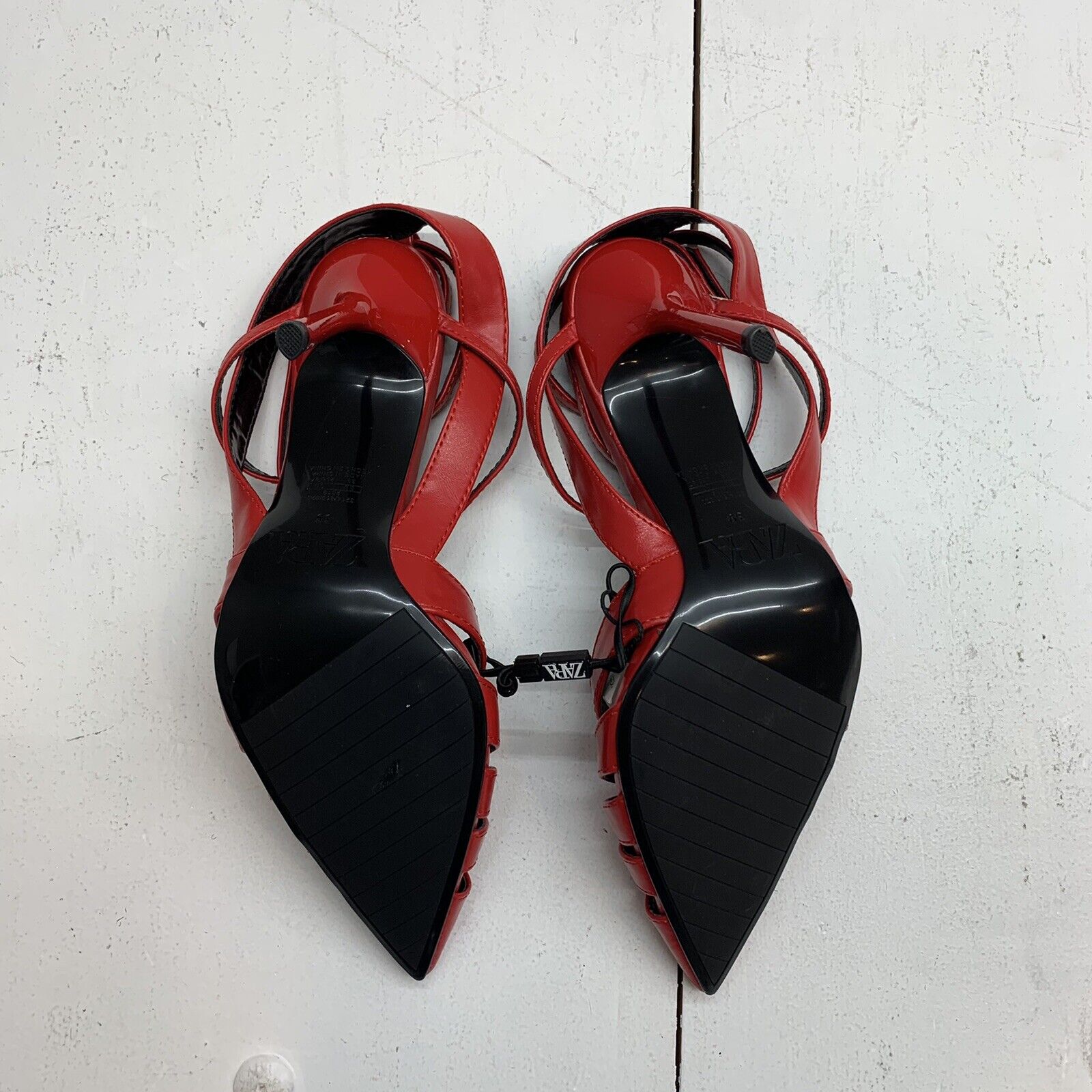 Zara's pointed middle heel | Medium heel shoes, Heels, Kitten heel shoes