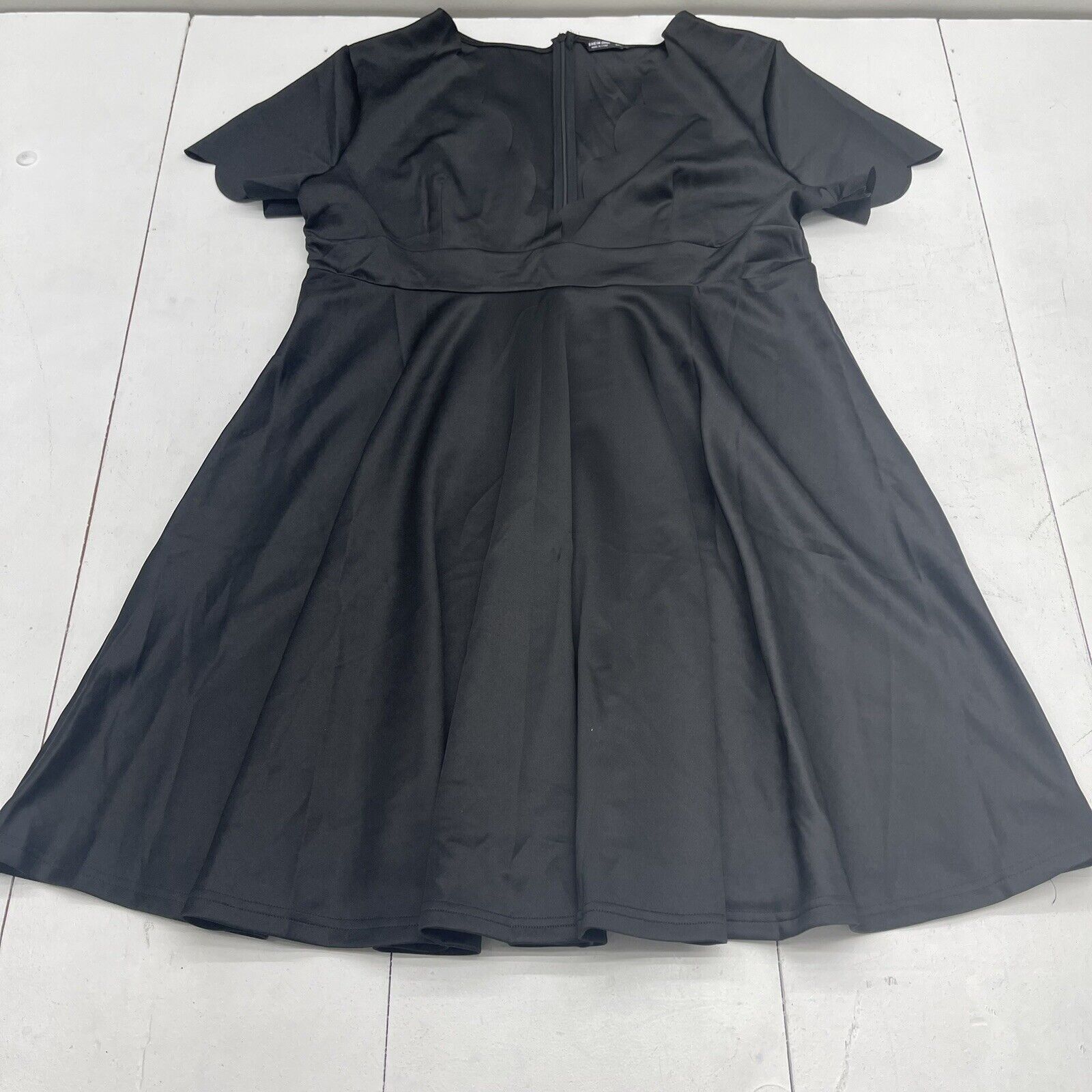SHEIN Curve Black Scallop Trim V Neck Dress Women’s Size 3XL